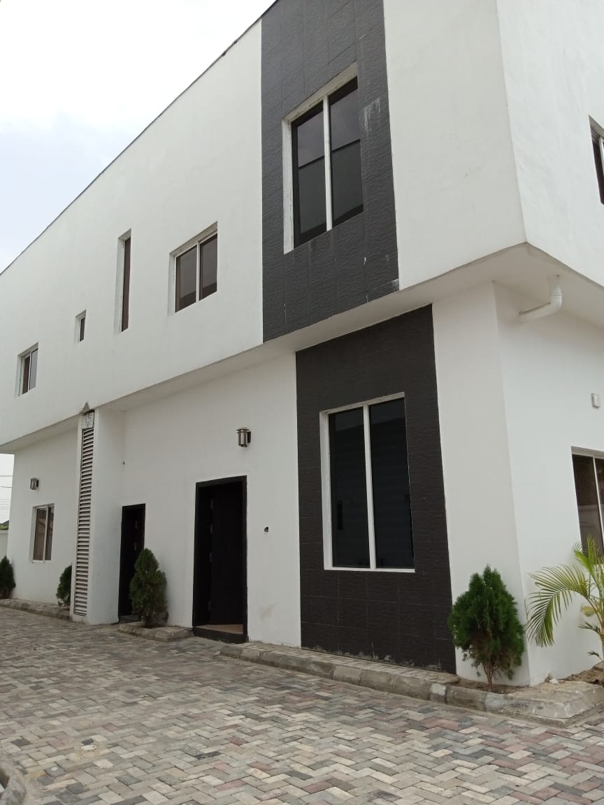 2 bedroom, 2.5 bathroom in Lekki Scheme 2. Lagos Nigeria